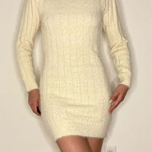 White dress - Picture 1 of 2